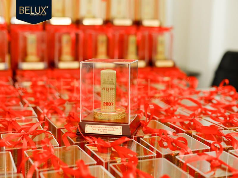 Lô Cột Mốc Bờ Y bằng đồng cao 13cm thiết kế theo yêu cầu